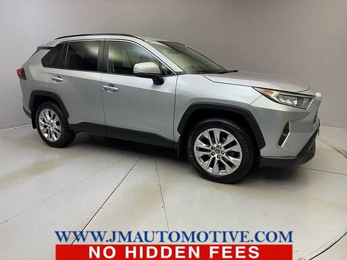 Used 2019 Toyota RAV4 XLE Premium w/ Cold Weather Package image 7