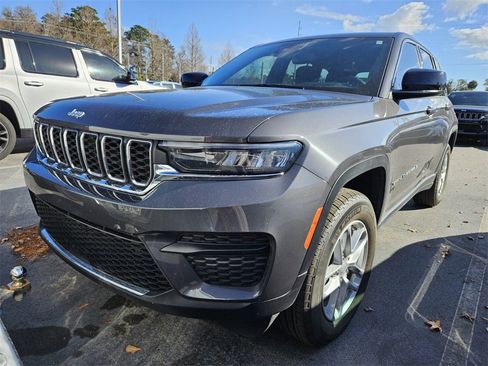 Used 2025 Jeep Grand Cherokee Laredo X w/ Luxury Tech Group I image 2