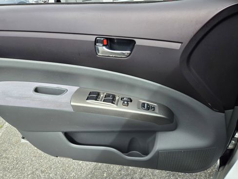 Used 2005 Toyota Prius FWD image 21