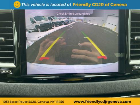 Used 2024 Chrysler Pacifica Touring-L image 19