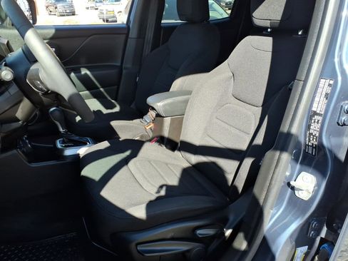 Used 2022 Jeep Renegade Latitude image 7