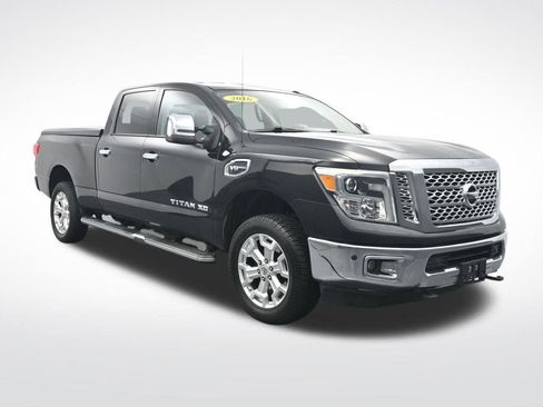 Used 2016 Nissan Titan SL image 3