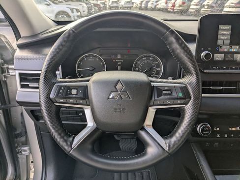Used 2024 Mitsubishi Outlander SE image 17
