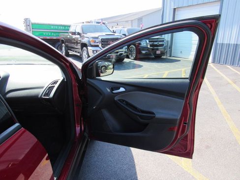 Used 2013 Ford Focus SE FWD image 29