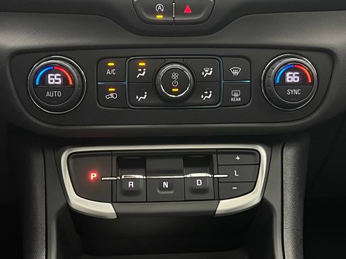Used 2024 GMC Terrain SLT w/ Infotainment Package II AWD/4WD image 29