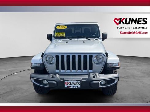 Used 2023 Jeep Gladiator Overland AWD/4WD image 13
