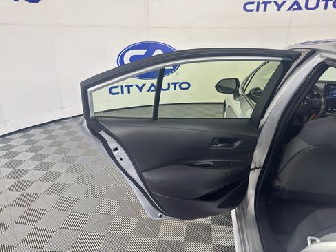 Used 2022 Toyota Corolla LE FWD image 29