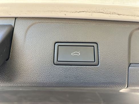 Certified 2025 Volkswagen Atlas Peak Edition SE image 53