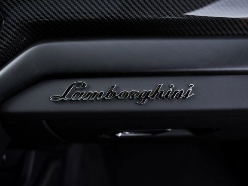 Used 2022 Lamborghini Urus image 41