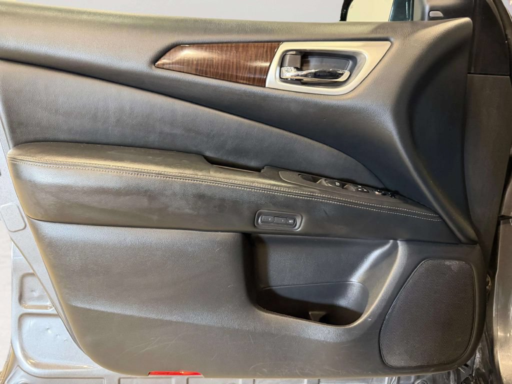Used 2016 Nissan Pathfinder SL w/ SL Premium Package AWD/4WD image 16