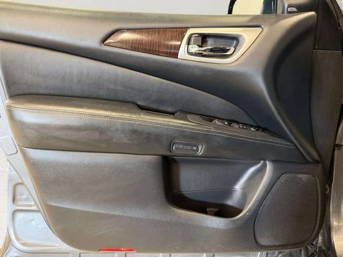 Used 2016 Nissan Pathfinder SL w/ SL Premium Package AWD/4WD image 16