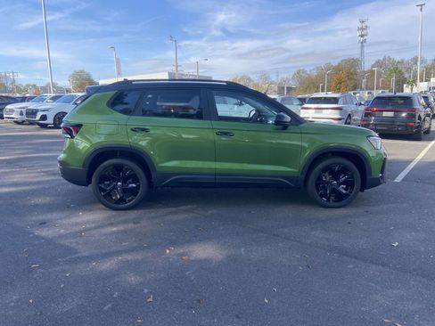 New 2026 Volkswagen Taos SE image 10