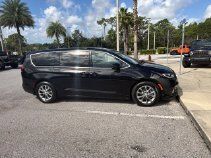 Used 2026 Chrysler Pacifica Limited FWD image 2