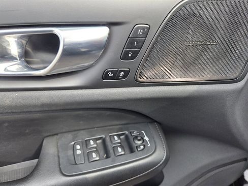 Used 2023 Volvo S60 T8 Plus image 12