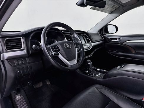 Used 2017 Toyota Highlander XLE AWD/4WD image 9