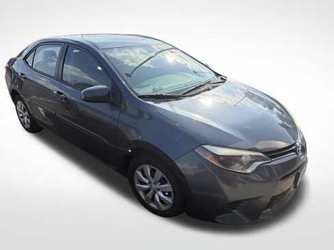 Used 2016 Toyota Corolla LE FWD image 2