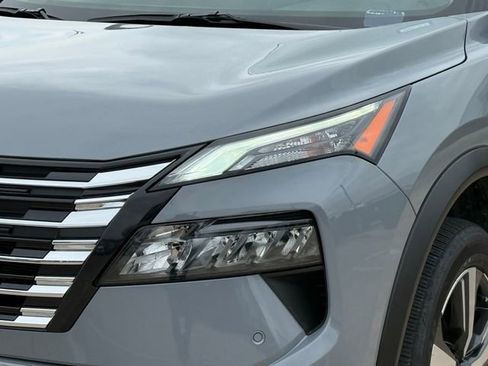 Certified 2025 Nissan Rogue SL image 5