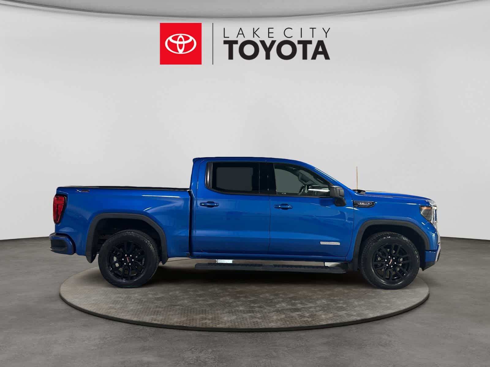Used 2023 GMC Sierra 1500 Elevation w/ X31 Off-Road Package AWD/4WD image 11