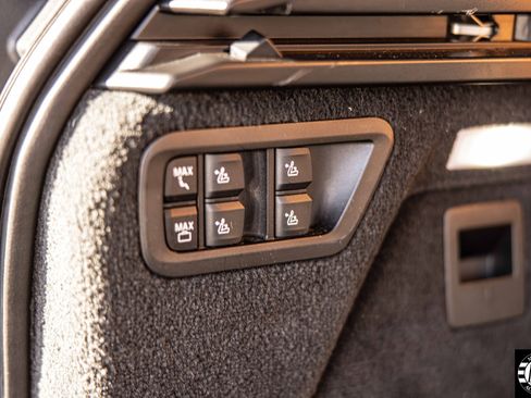 Used 2021 BMW X7 xDrive40i w/ Luxury Seating Package image 19