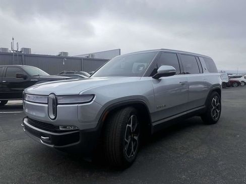Used 2023 Rivian R1S Adventure image 8