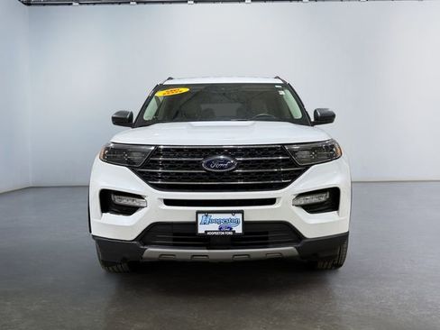 Used 2022 Ford Explorer XLT w/ Equipment Group 202A image 8