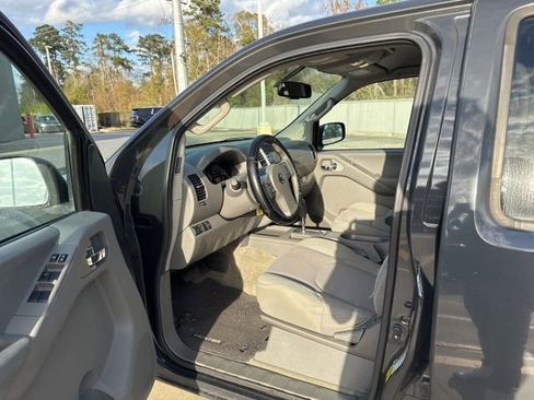 Used 2014 Nissan Frontier SV w/ SV Value Truck Package image 17