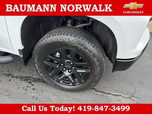 Used 2025 Chevrolet Silverado 1500 Custom Trail Boss w/ Turbomax Blackout Package AWD/4WD image 12