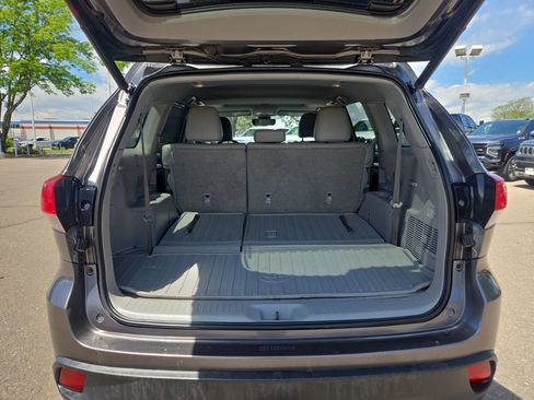 Used 2018 Toyota Highlander XLE AWD/4WD image 32