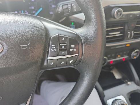 Used 2020 Ford Escape SE image 32