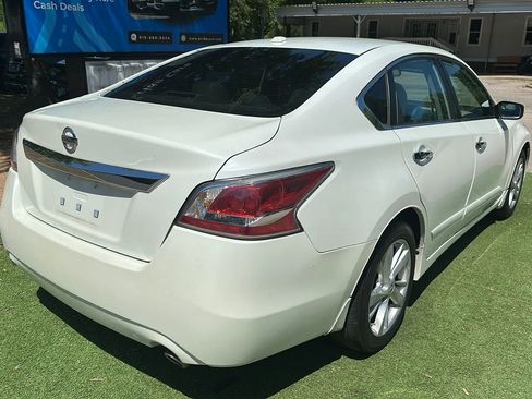 Used 2015 Nissan Altima 2.5 SV FWD image 7