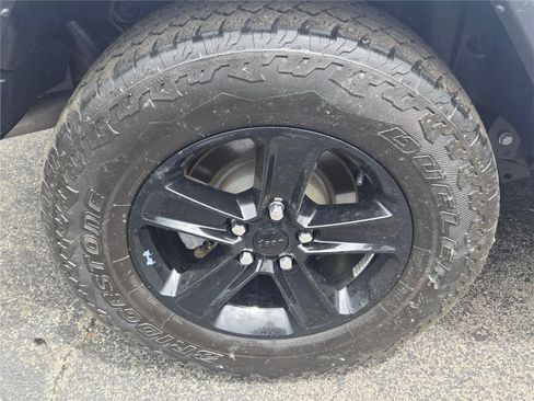 Used 2023 Jeep Wrangler Unlimited Sahara AWD/4WD image 10