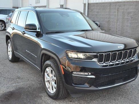 Used 2023 Jeep Grand Cherokee Altitude image 2