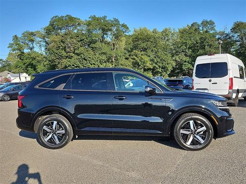 Certified 2022 Kia Sorento S w/ Panoramic Sunroof Package image 8