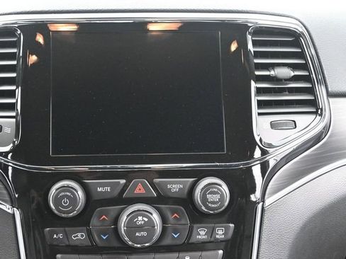 Used 2021 Jeep Grand Cherokee Limited image 25