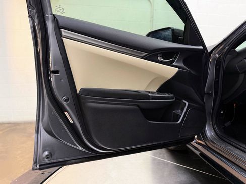 Used 2018 Honda Civic Sport image 12