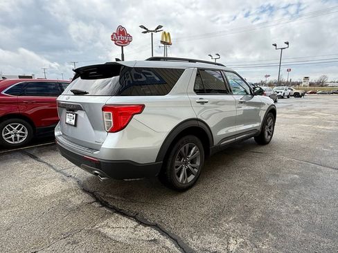 Used 2023 Ford Explorer XLT w/ Equipment Group 202A image 6