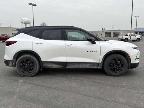 Used 2023 Chevrolet Blazer LT w/ Sound & Technology Package image 2