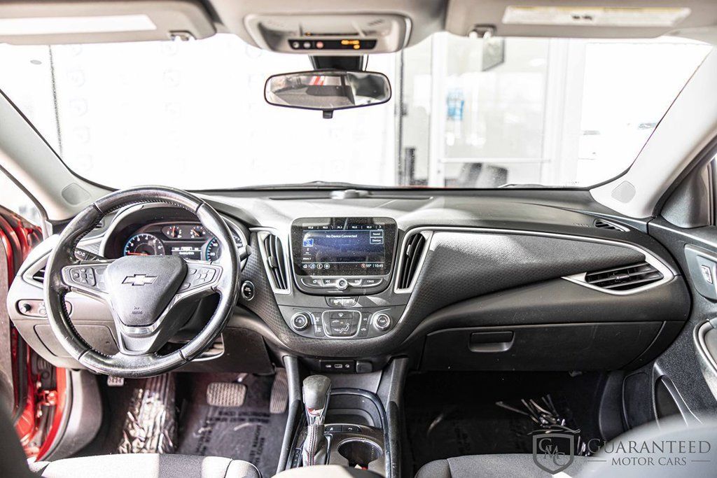 Used 2021 Chevrolet Malibu RS FWD image 34