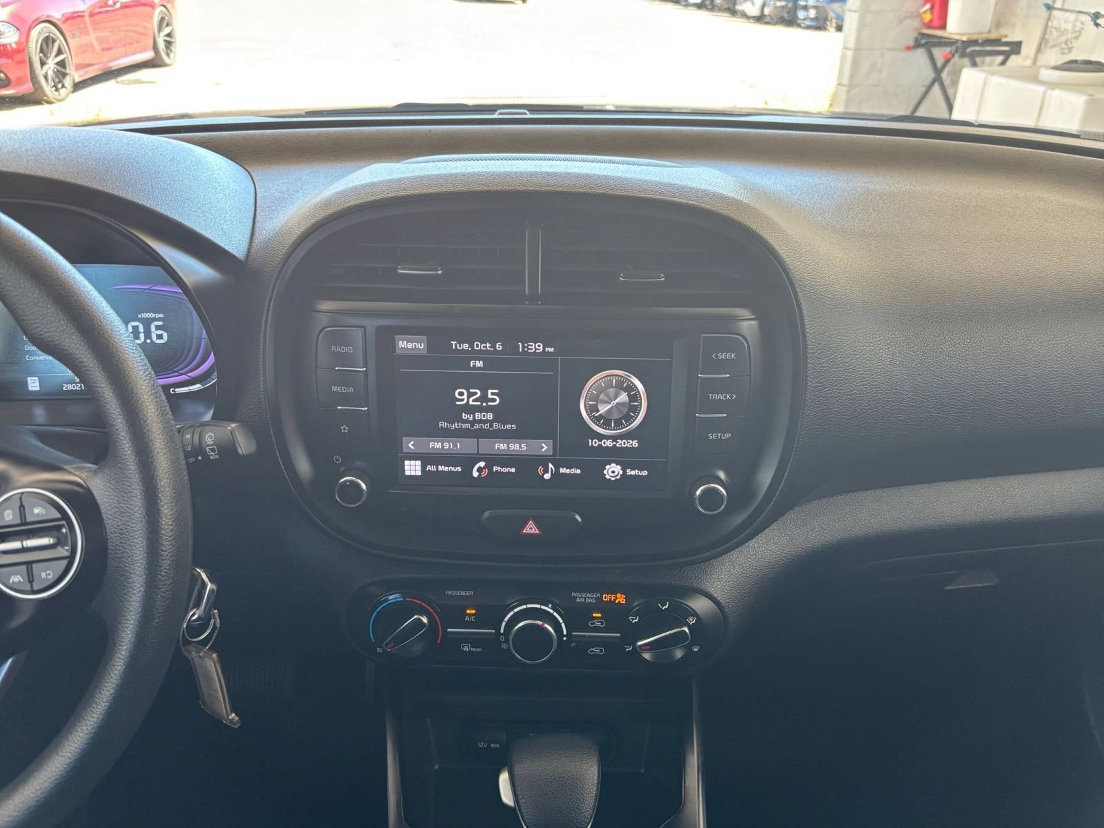 Used 2025 Kia Soul LX w/ LX Technology Package FWD image 16