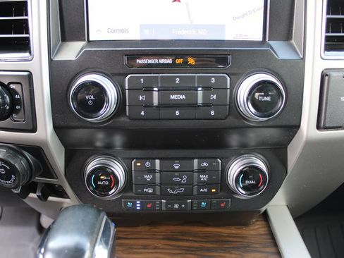 Used 2020 Ford F150 Lariat w/ Equipment Group 502A Luxury AWD/4WD image 24