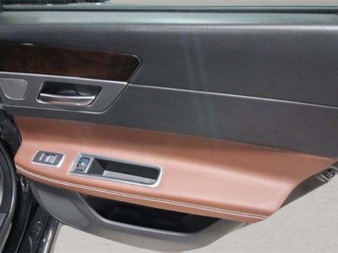 Used 2018 Jaguar XF R-Sport image 17