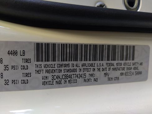 Used 2019 Jeep Compass Latitude FWD image 33