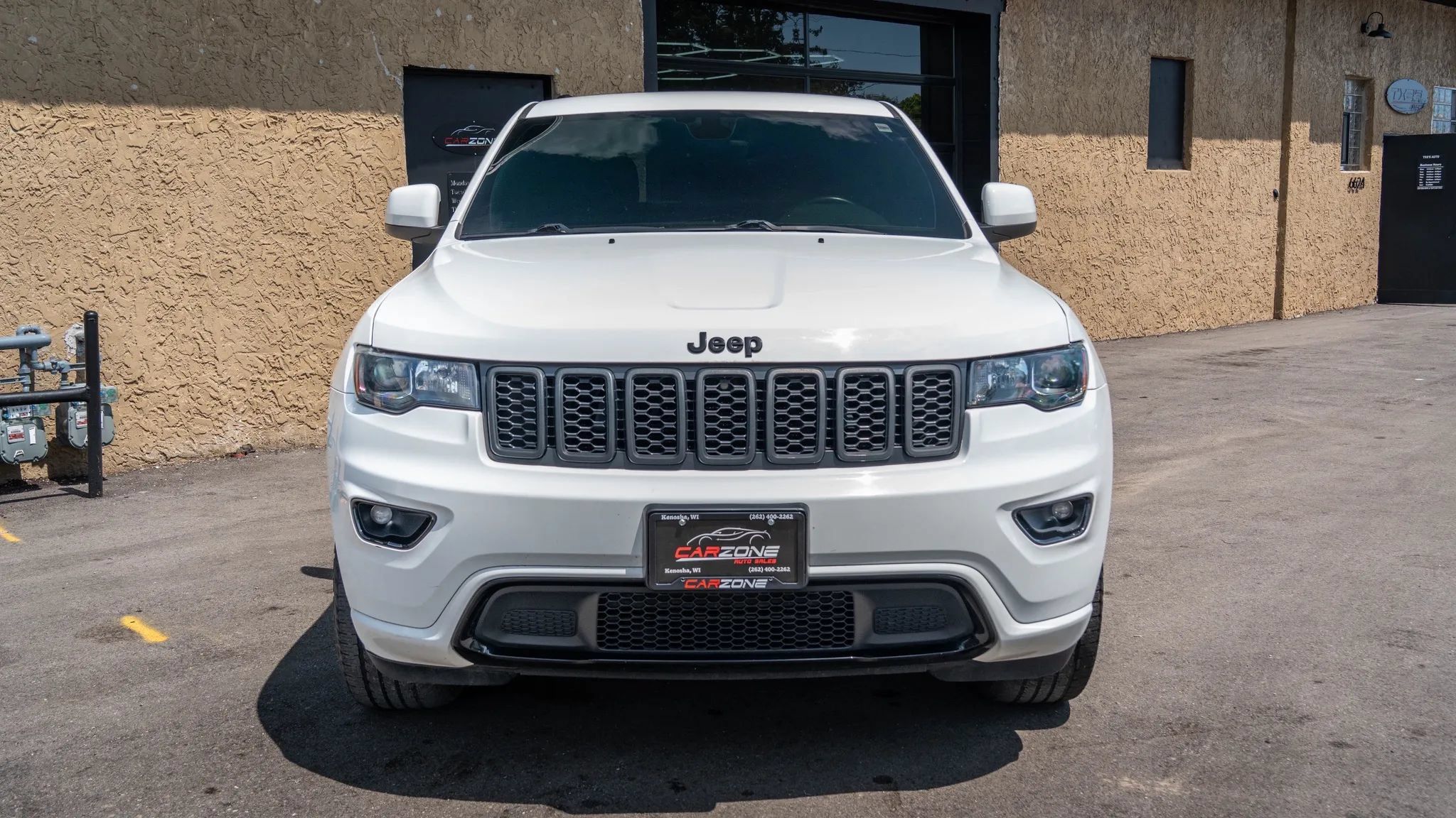 Used 2018 Jeep Grand Cherokee Altitude AWD/4WD image 3