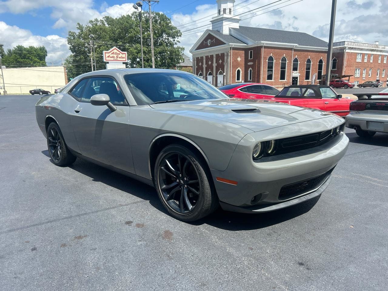 Used 2018 Dodge Challenger SXT w/ Blacktop Package RWD image 3