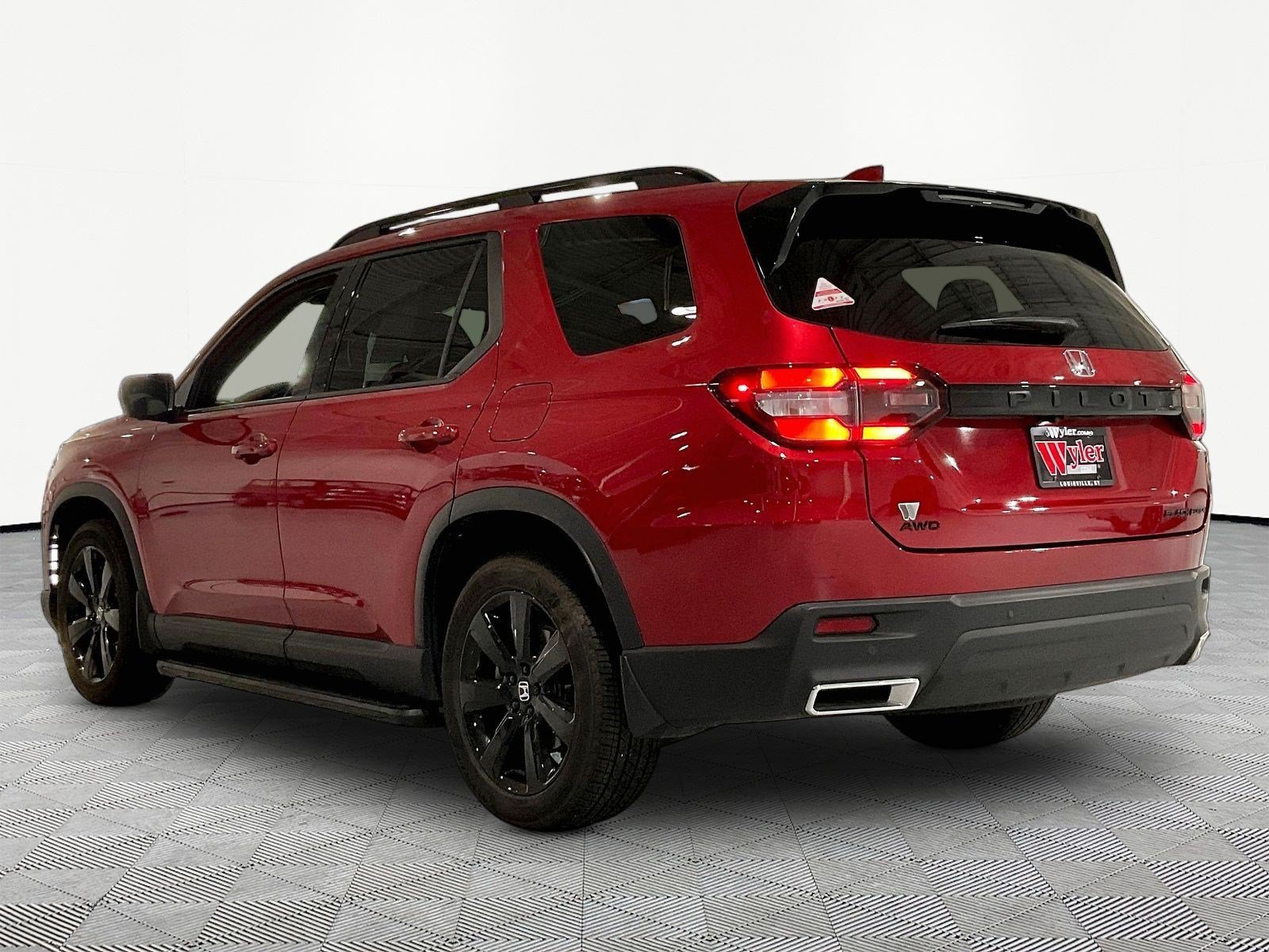 Used 2025 Honda Pilot Black Edition image 4