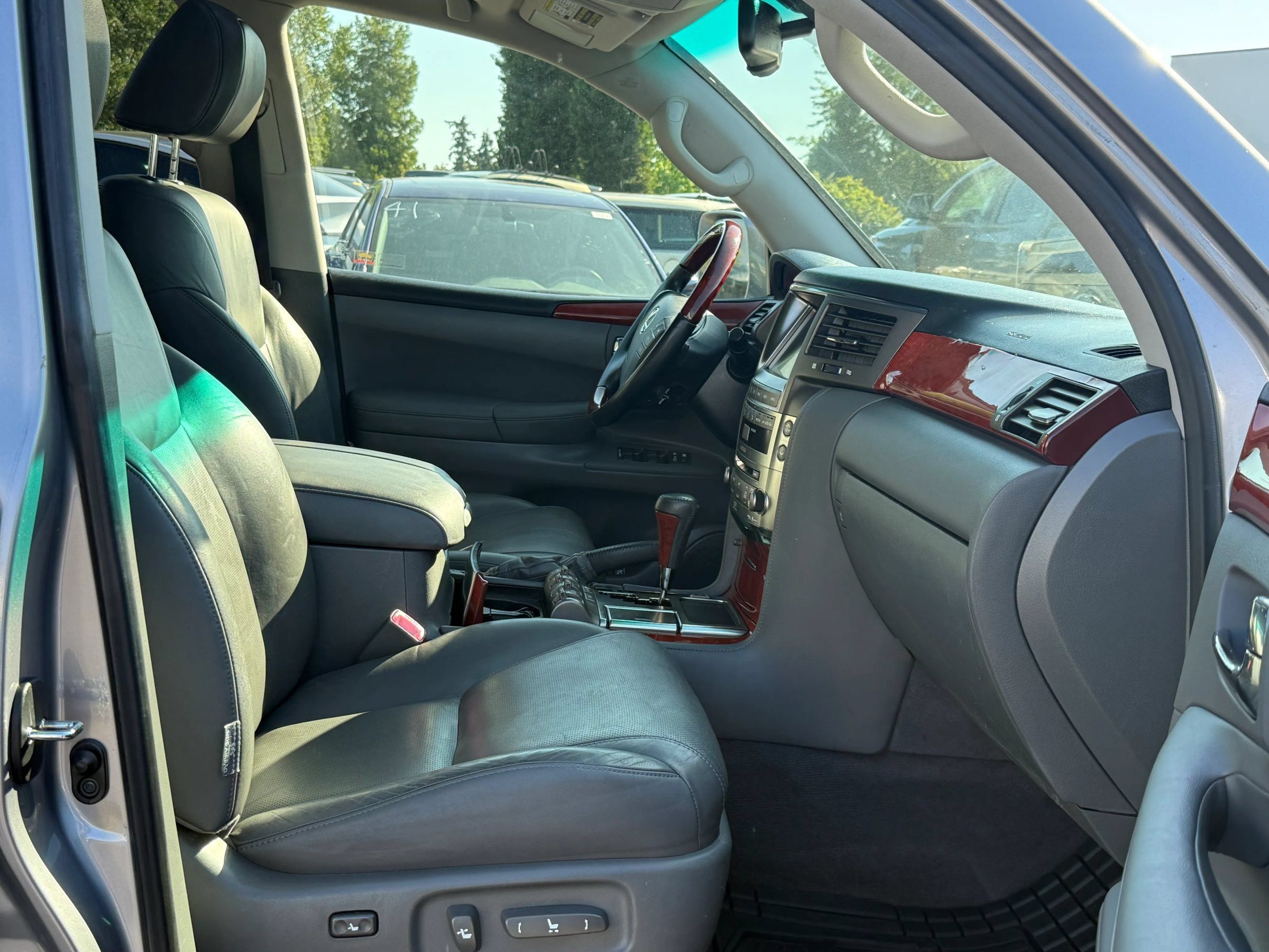 Used 2009 Lexus LX 570 4WD image 28