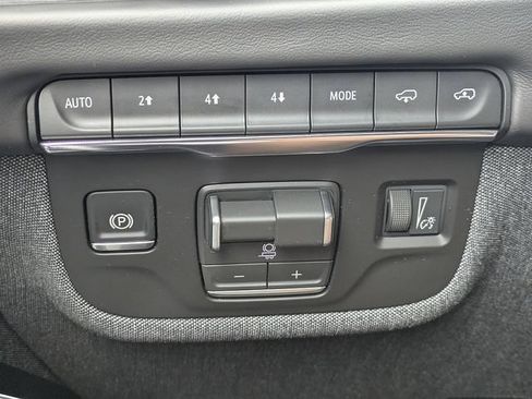 Used 2026 Cadillac Escalade Platinum Sport w/ LPO, ONYX Package AWD/4WD image 27