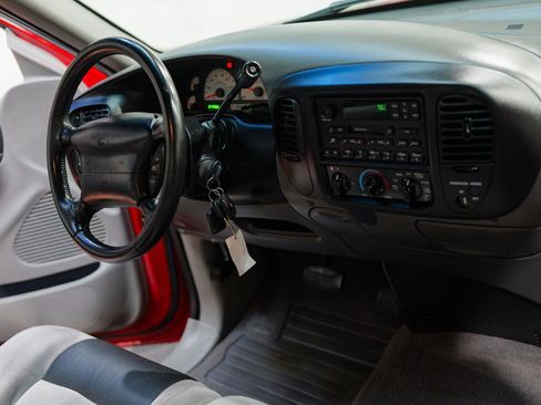 Used 1999 Ford F150 Lightning image 35