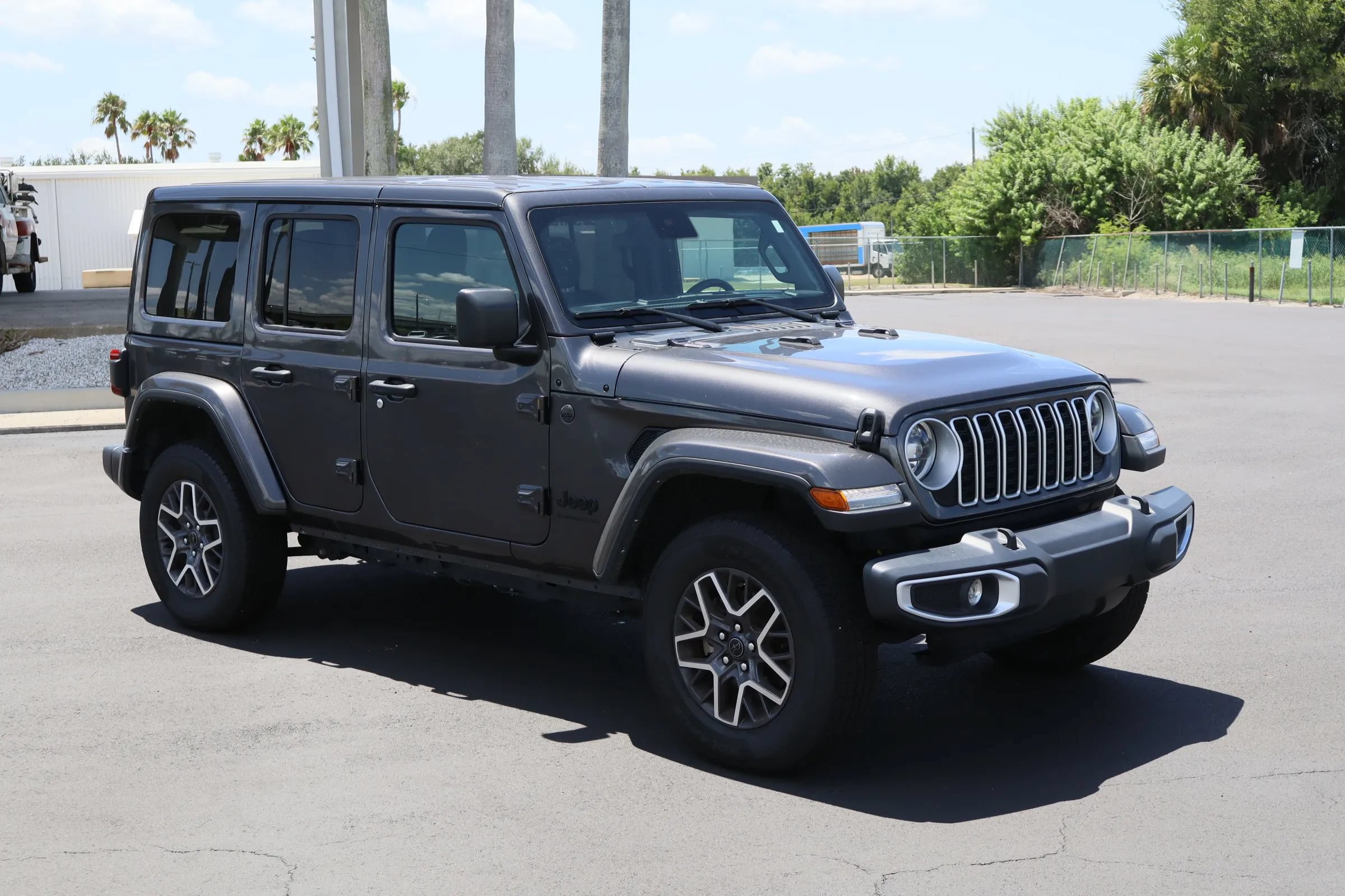 Used 2025 Jeep Wrangler Unlimited Sahara AWD/4WD image 1