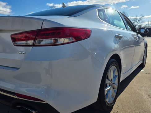 Used 2016 Kia Optima EX image 17